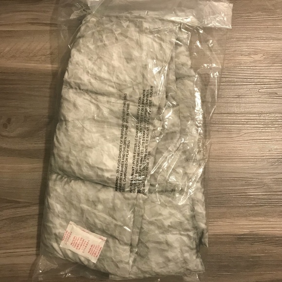 Supreme x The North Face Paper Print Down Scarf - Picture 3 of 6